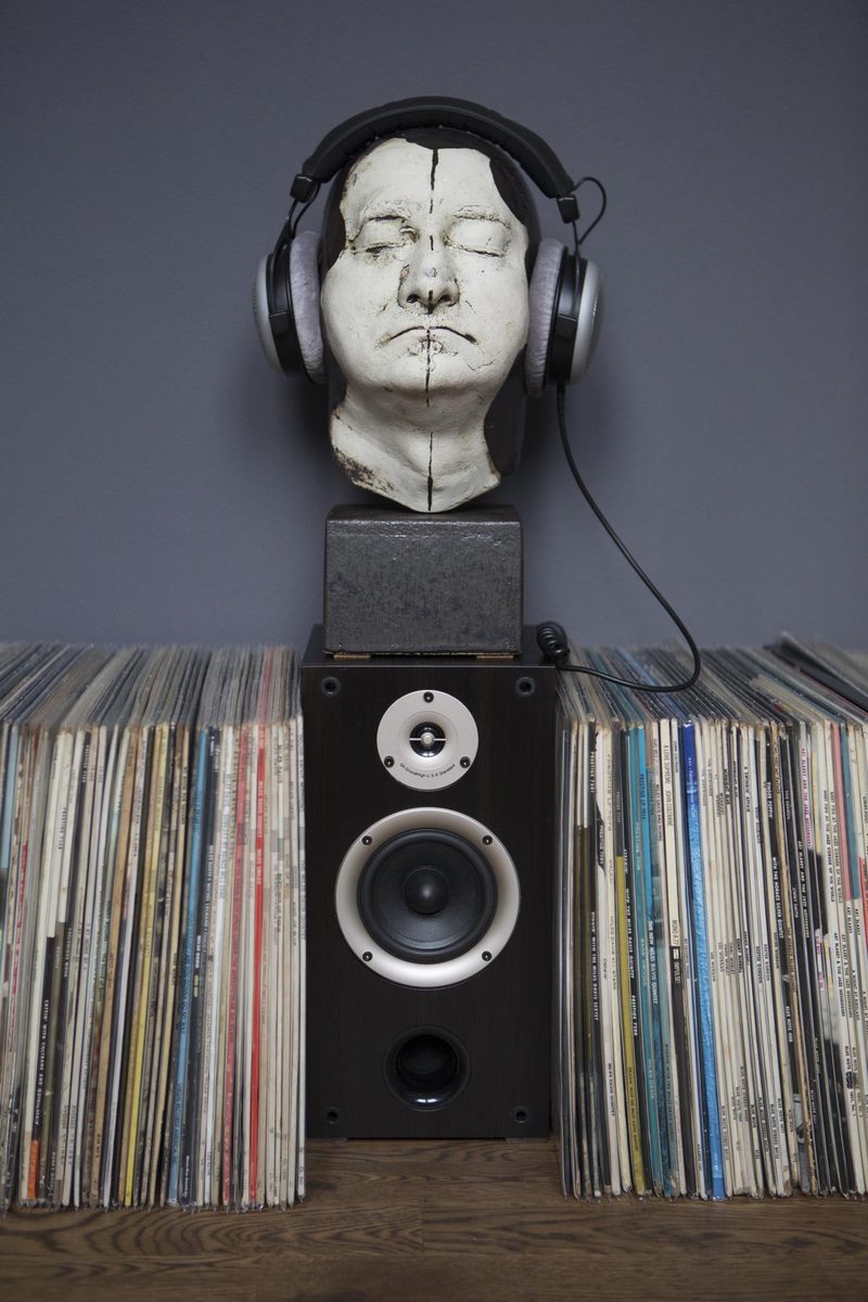 ceramic sculpture headphones stand